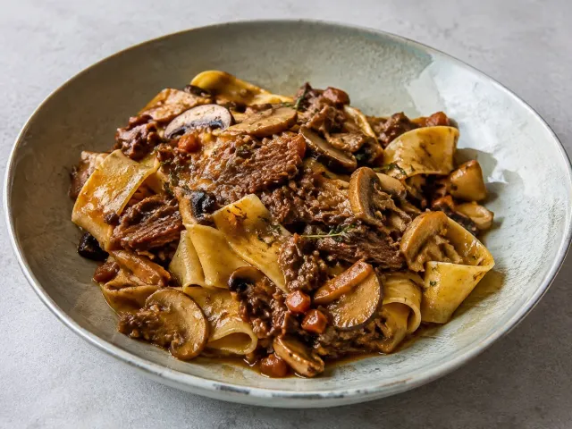 Pappardelle Con Ragú Lento De Ternera Y Setas