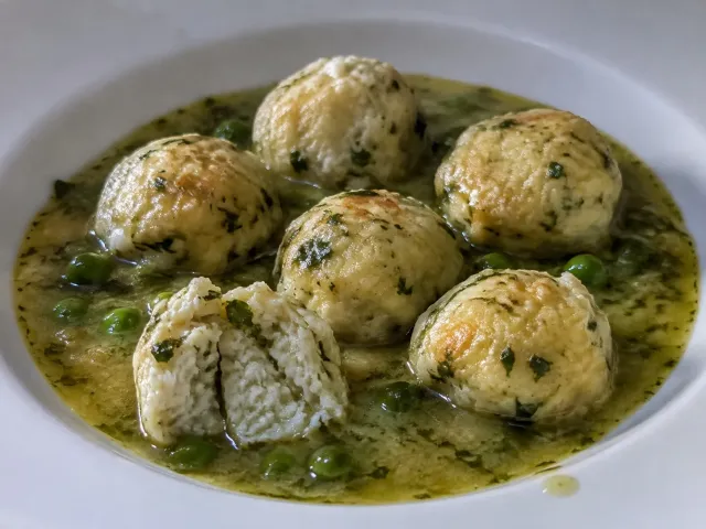 Albóndigas De Merluza En Salsa Verde