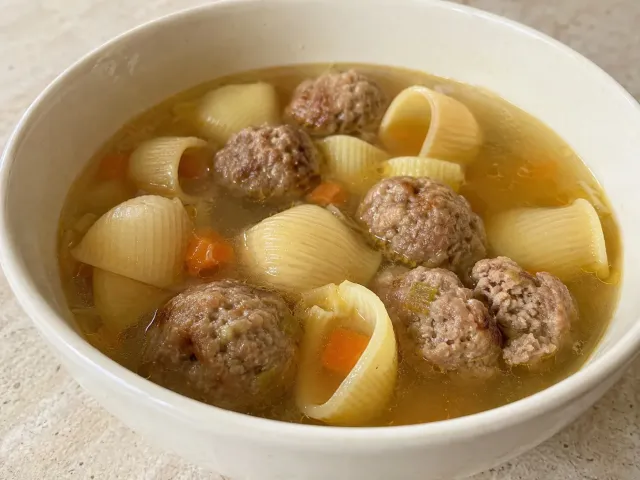 Sopa De Galets Con Albóndigas