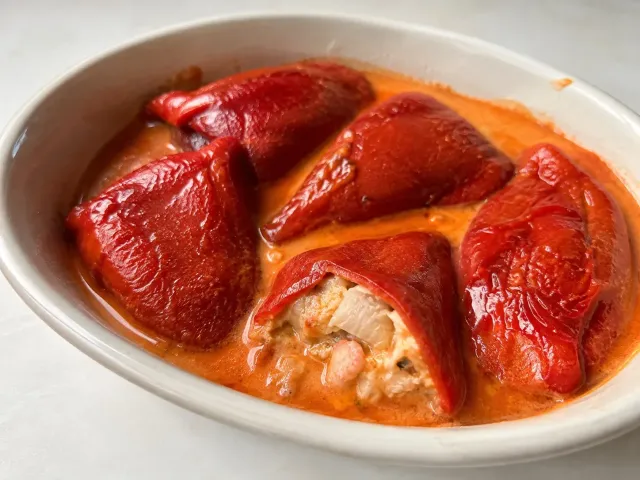 Pimientos Del Piquillo Rellenos De Bacalao Y Gambas