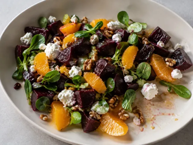 Ensalada De Remolacha Asada, Naranja Y Queso De Cabra