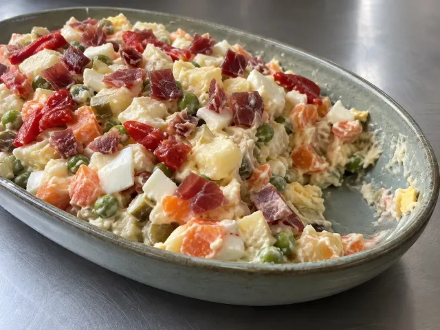 Ensaladilla Casera Con Tacos De Jamón Serrano