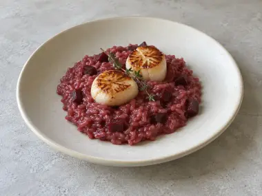 Arroz Meloso De Remolacha Con Vieiras Doradas