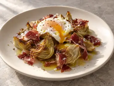 Alcachofas Confitadas Con Jamón Y Huevo